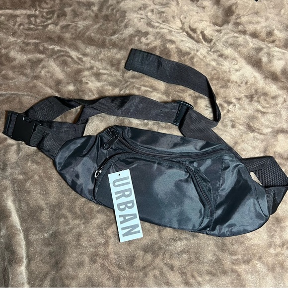 NWT Urban Outfitters Black Fanny Pack - Picture 1 of 5